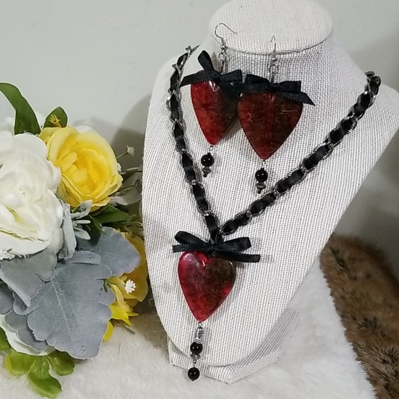 NWT Dark heart fashion necklace set - Picture 1 of 4